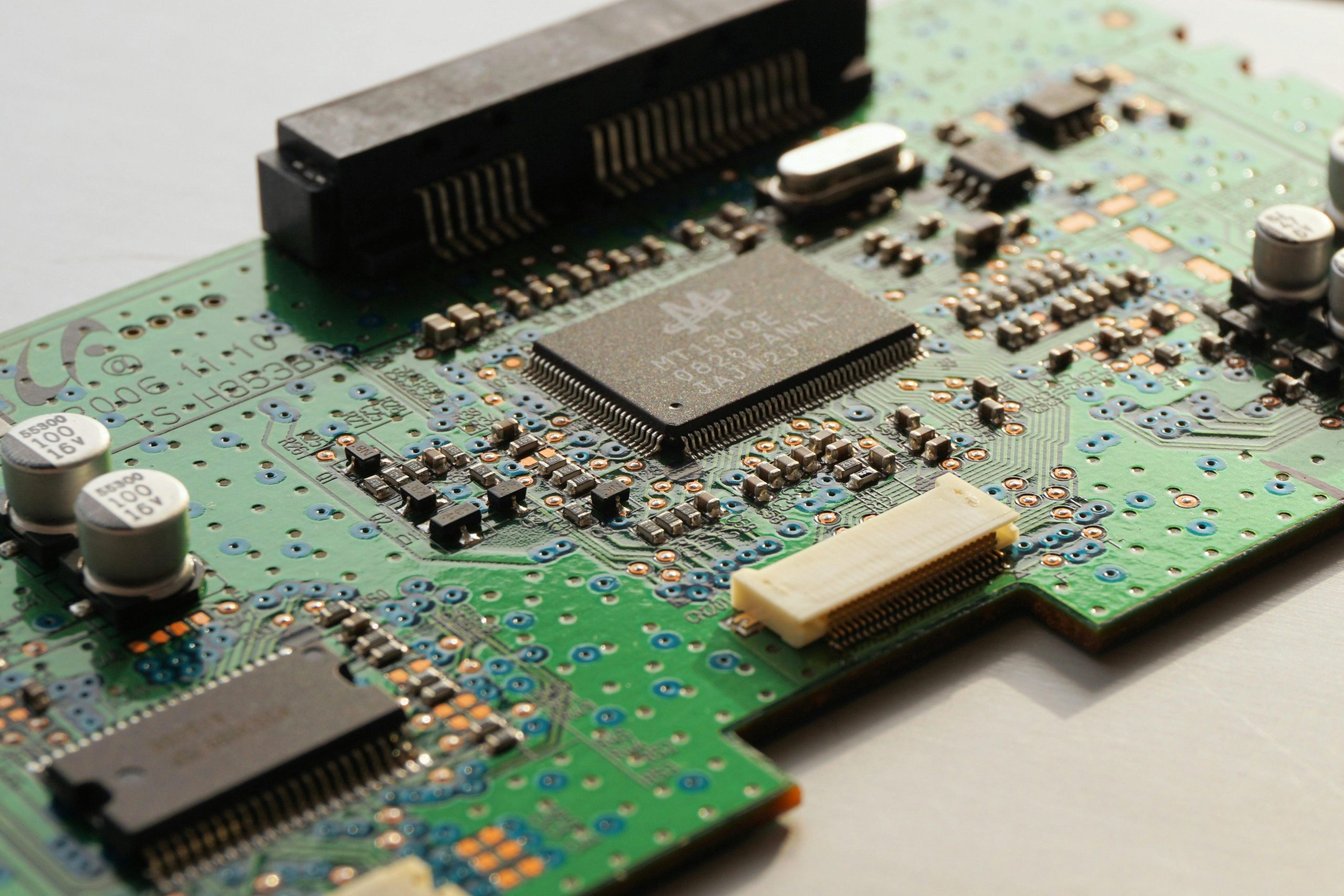 Unleashing Precision: SAPA Technologies – Your Customized PCB Solutions Partner